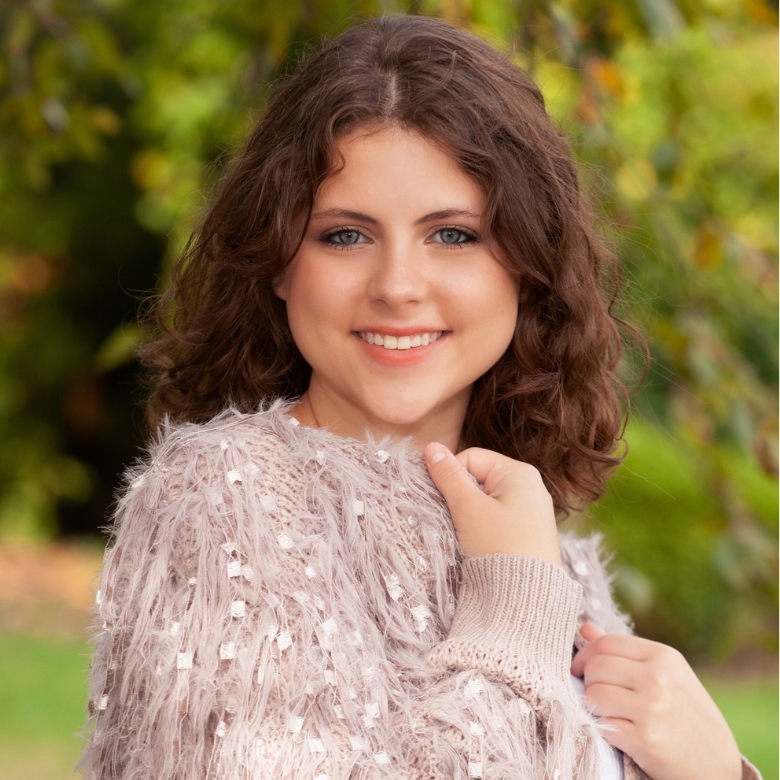 Anna Edwards Headshot